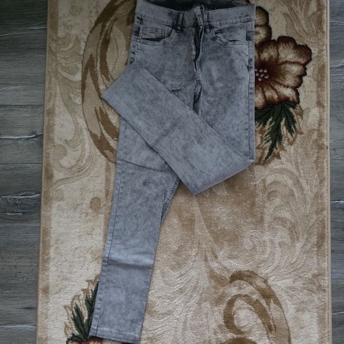 Blugi S, pret fix 30 lei/perechea