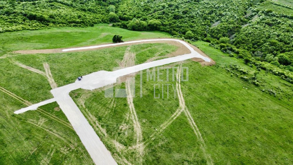 Парцел в София, област-с.Хераково площ 675 цена 64125