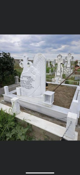 Monumente funerare la comanda clientului