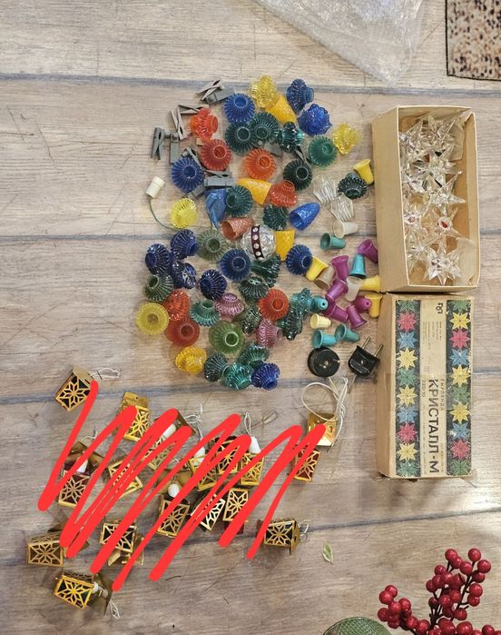 Дед Мороз, гирлянды,елочные игрушки