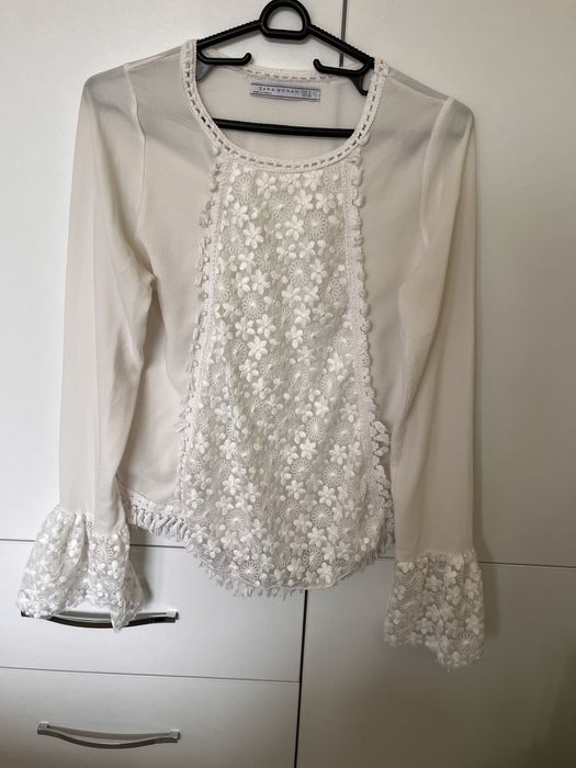 Нежни ризи с акцет дантела