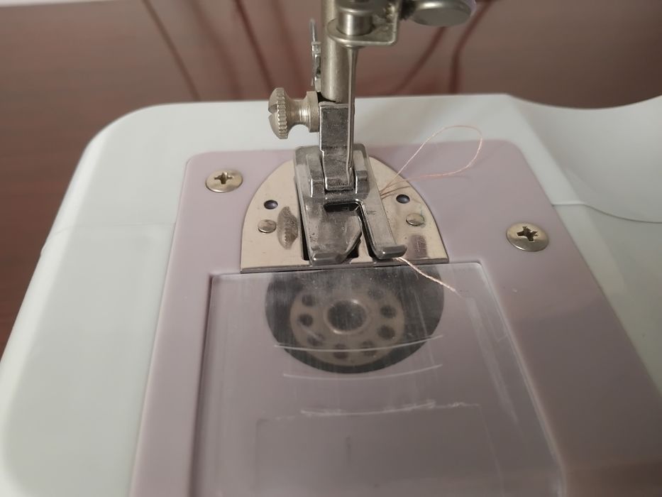Швейная миниатюрная машинка