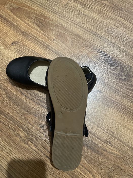 Продам детские туфли к школе