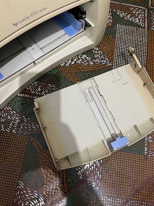 Принтер "HP" LaserJet 1000 series  (рабочий, с дефектом)