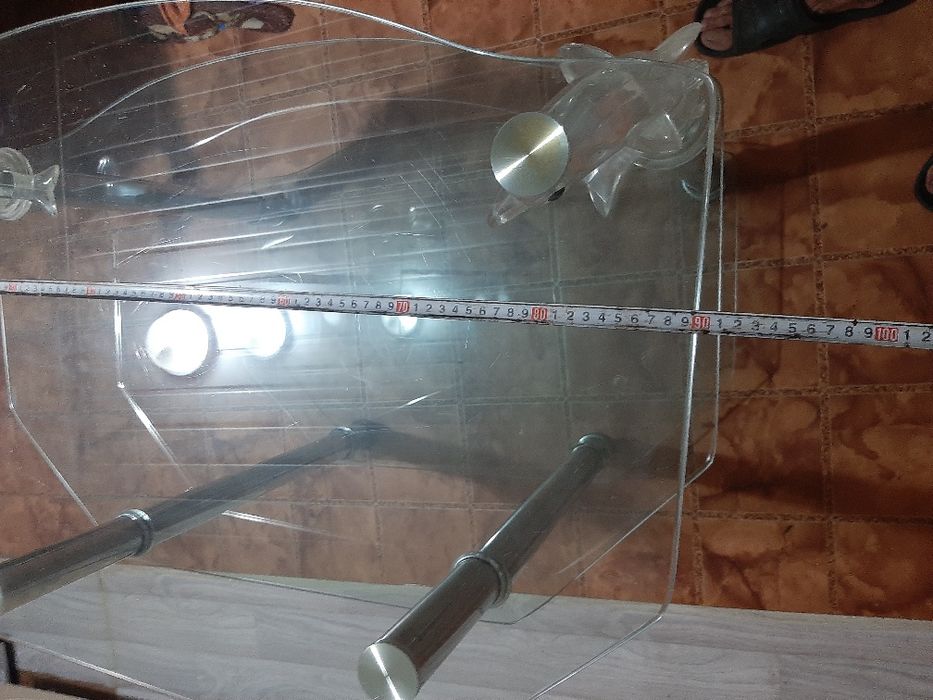 Стол стеклянный на дельфинчиках