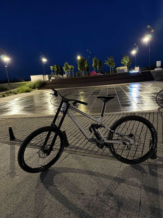 Vand Bicicleta de Downhill Cube Two15Pro 2025