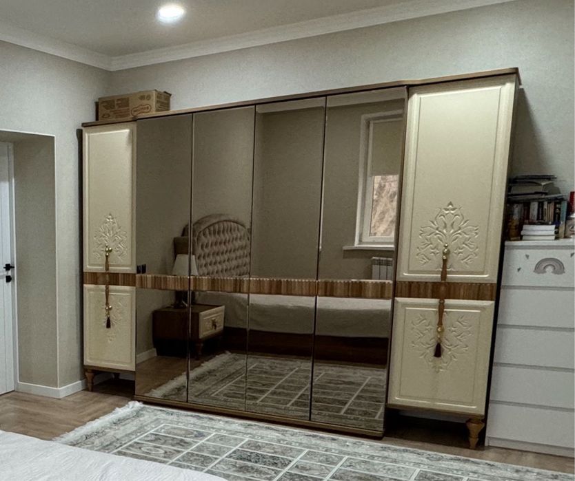 Продается спальный шкаф