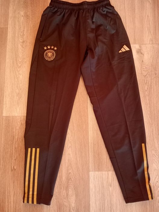 Продается спортивный костюм