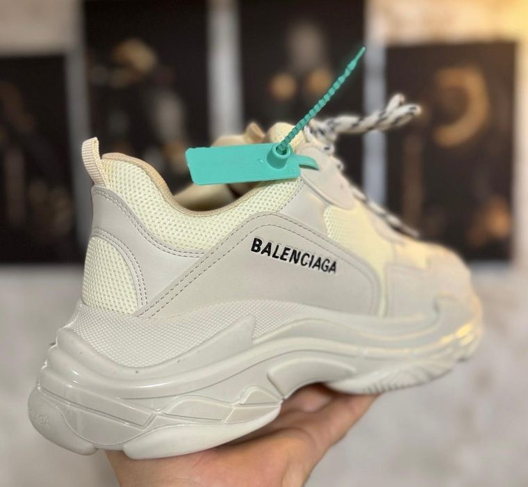 Balenciaga  calitate garantata