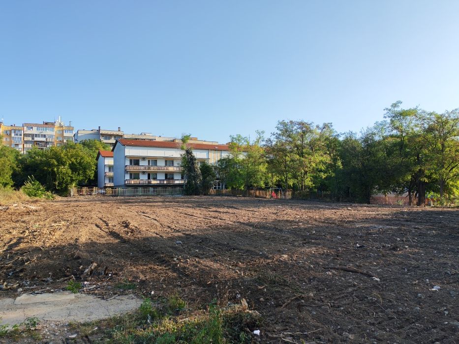 Продава парцел в регулация.