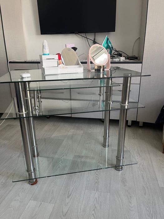 косилка, стол, стеклянный стол, тюль