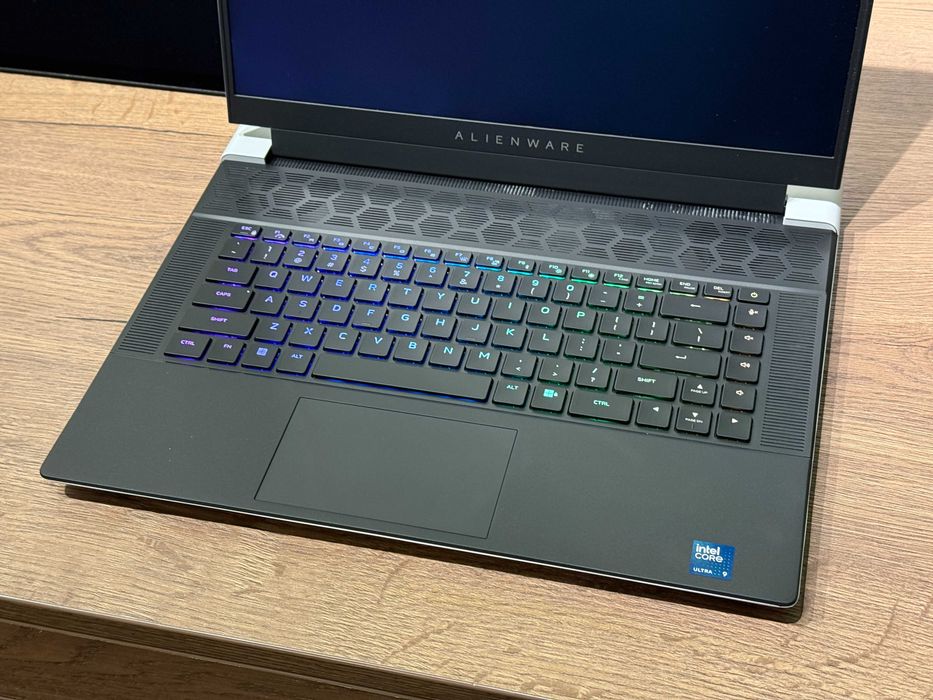 Dell Alienware X16 R2 QHD 240Hz Ultra 9 185H 32GB RTX 4070 8GB 1TB NOU