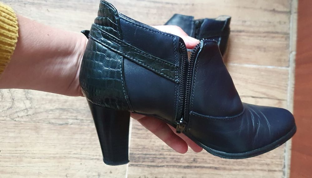 Ghete, botine  negre din piele naturala