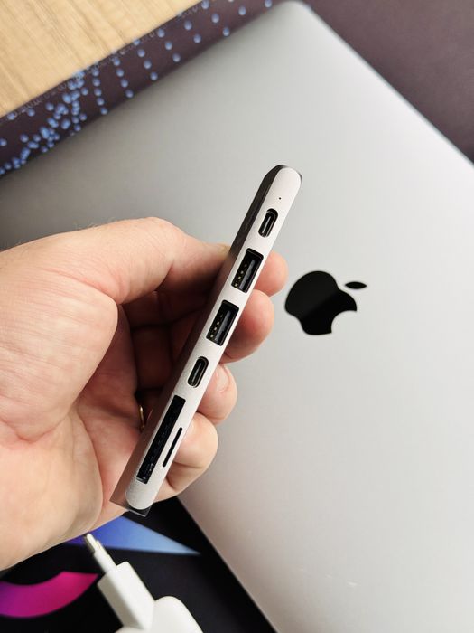 Vând MacBook Pro M1 (2021) – 16GB RAM, 1TB SSD, Touch Bar