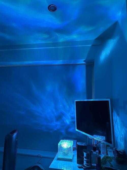 Lampa in 16 culori