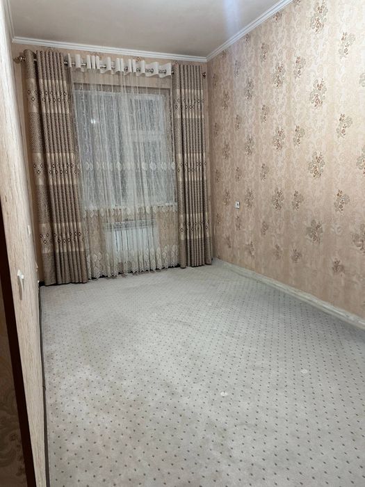 Янги домда 2этажда 2хонали кв срочна сотилади