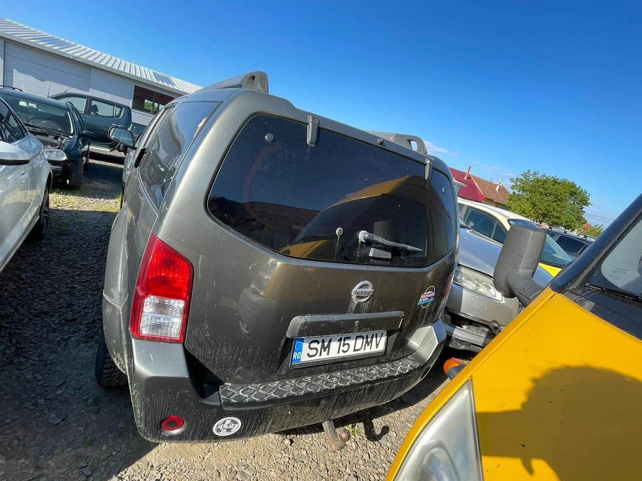 Vând Nissan pathfinder și tractor
