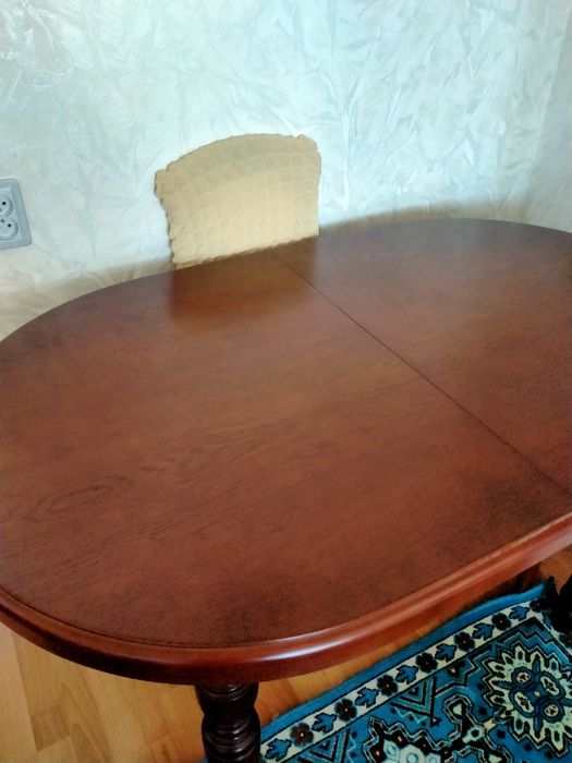 Стол обеденный для гостиной