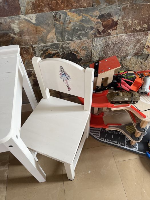 Masuta din lemn ikea pentru copii