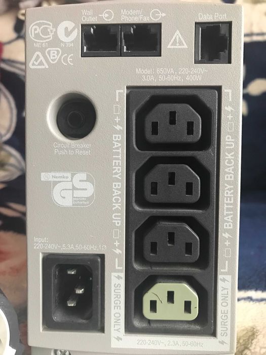 APC Back-UPS CS 650 4 ieșiri (baterie noua + cablu Schuko)