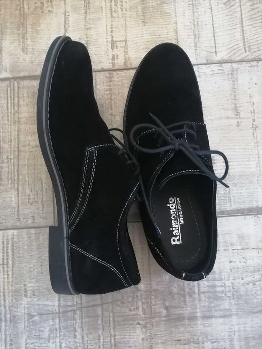 Pantofi foarte eleganți, piele întoarsă.
