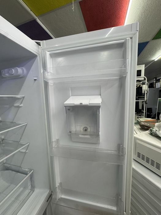 Хладилник със диспесър finlux