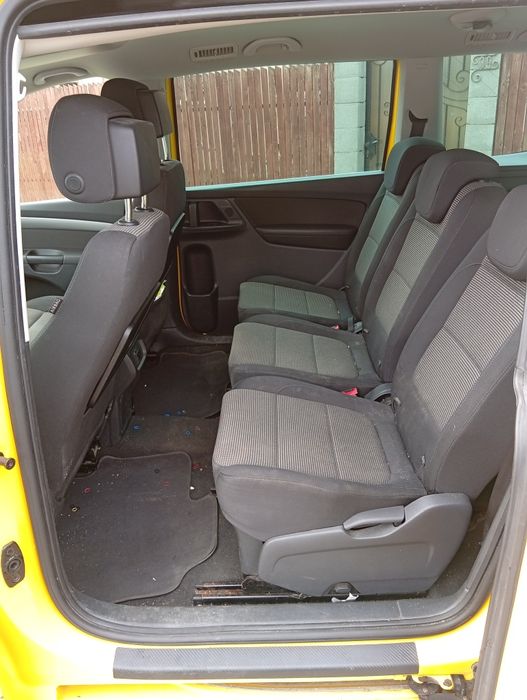 Vând Volskwagen Sharan recent adus