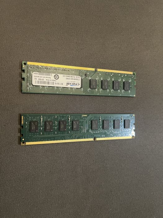 Două Plăci de memorie RAM Crucial 2Gb DDR3-1600