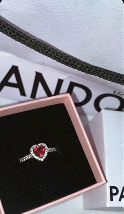 Кольцо Pandora красное сердце