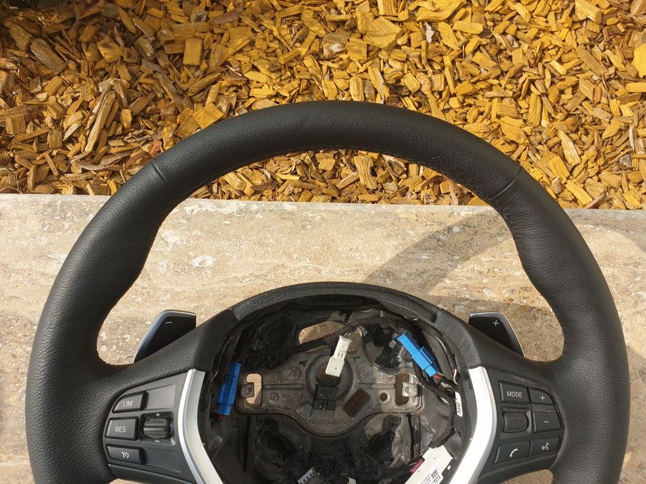 Volan sport cu padele ca nou f20 f25 f30 f31 f32