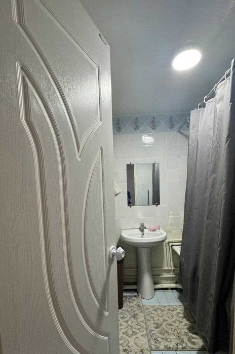 Sergeli-4 da 3 xonali kvartira sotiladi, 3/5/5. Ipoteka ham bor!