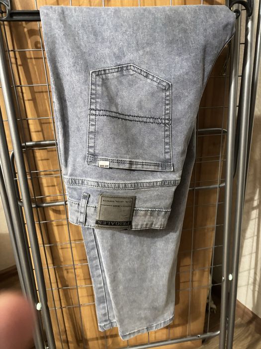 Джинсы мужские бананы