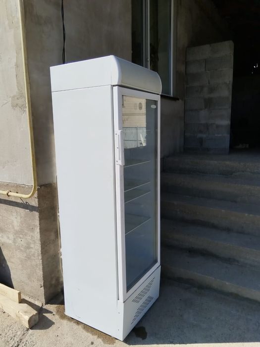 Продам витринный холодильник