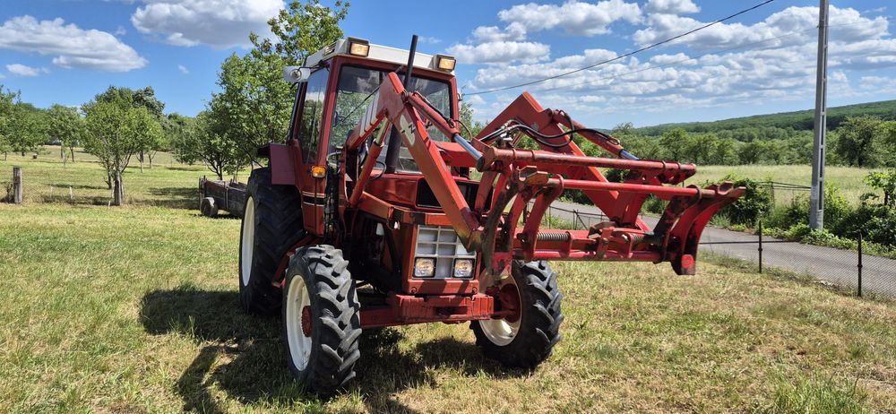 Tractor Case IH 745XL cu incarcator frontal