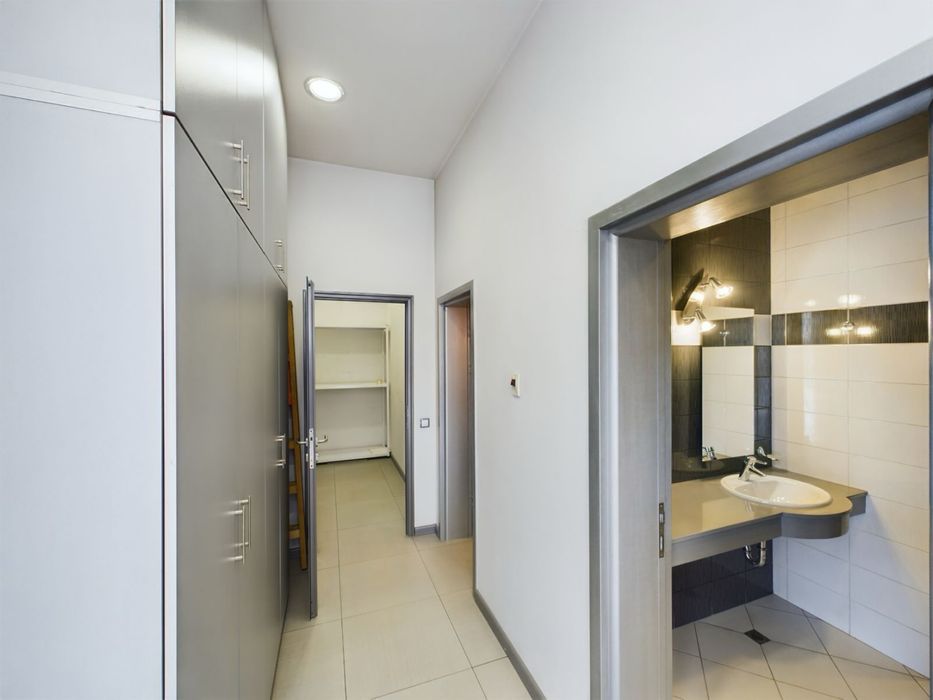 Дава се под наем Офис в София, Павлово - 324 кв.м за 2400 € - Снимка #20