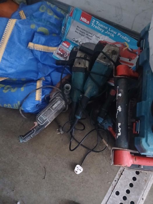 Vând scule de construcție