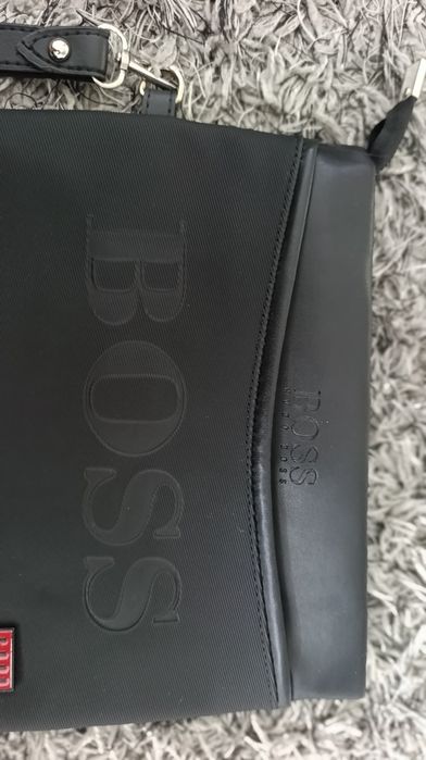 Hugo Boss нова чанта за ръка/под рамо клъч