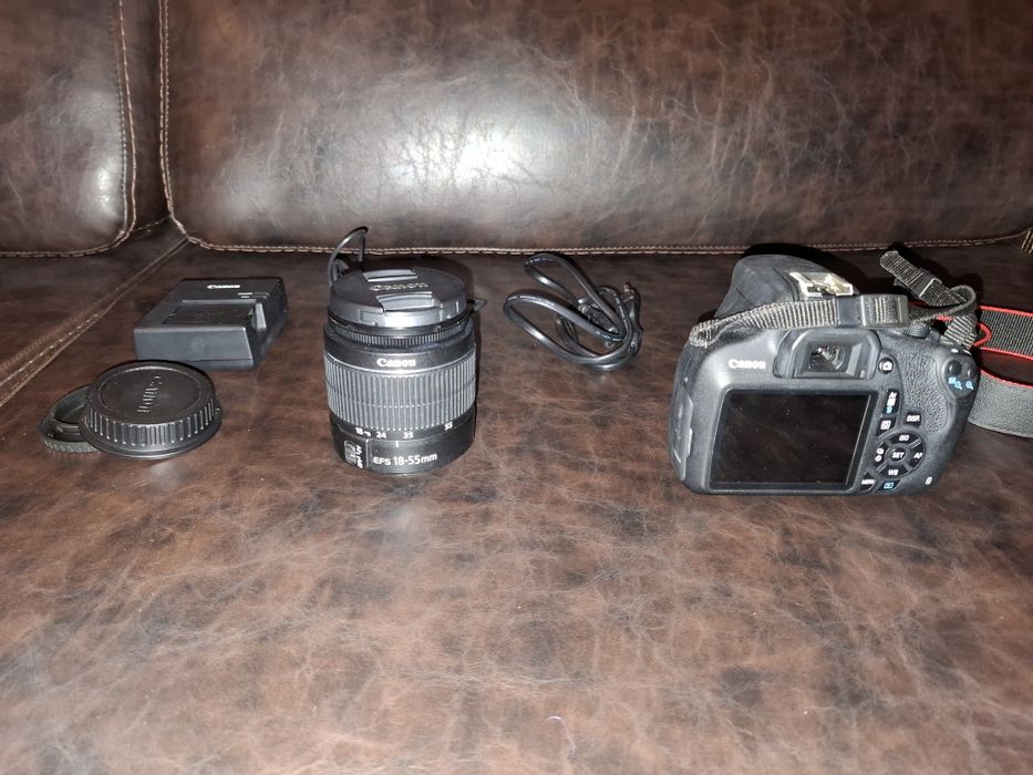 Canon комплект фотоапарат, обектив, чанта, батерия и зарядно
