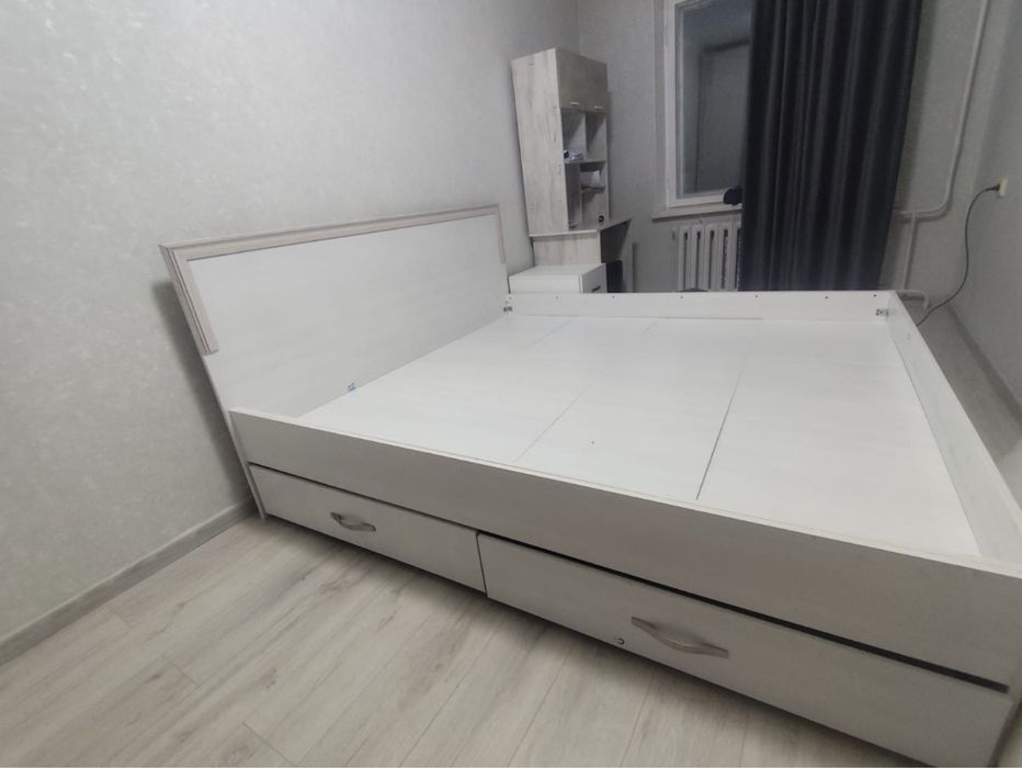 Продам кровать 180*200 без матраса