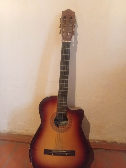 Гитара шесть струн