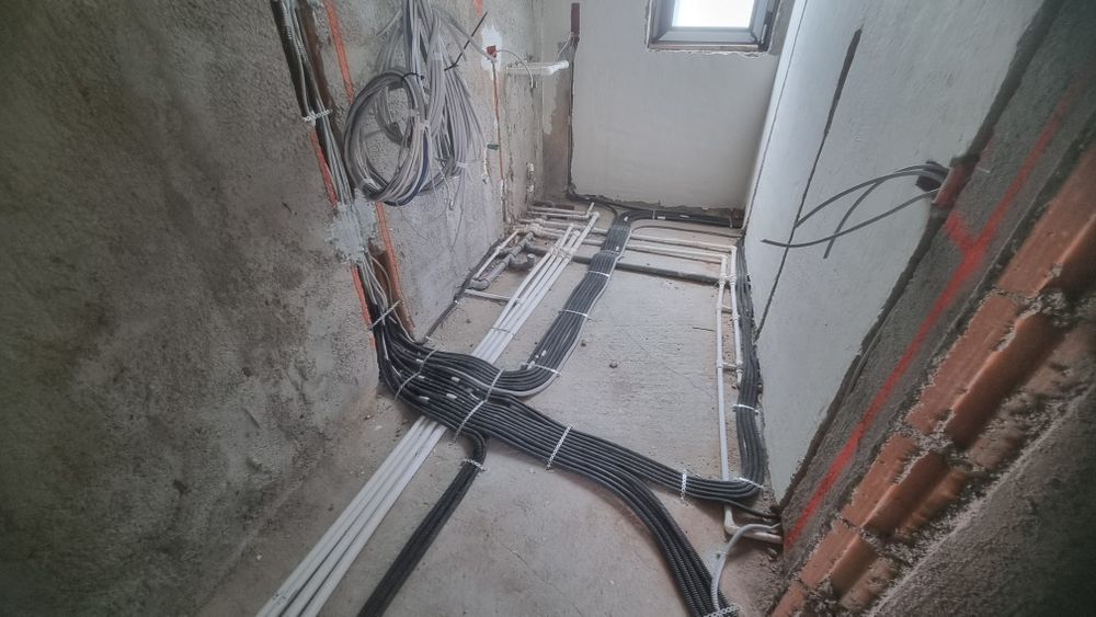 Electrician, instalatii electrice la case, ap. si spatii comerciale