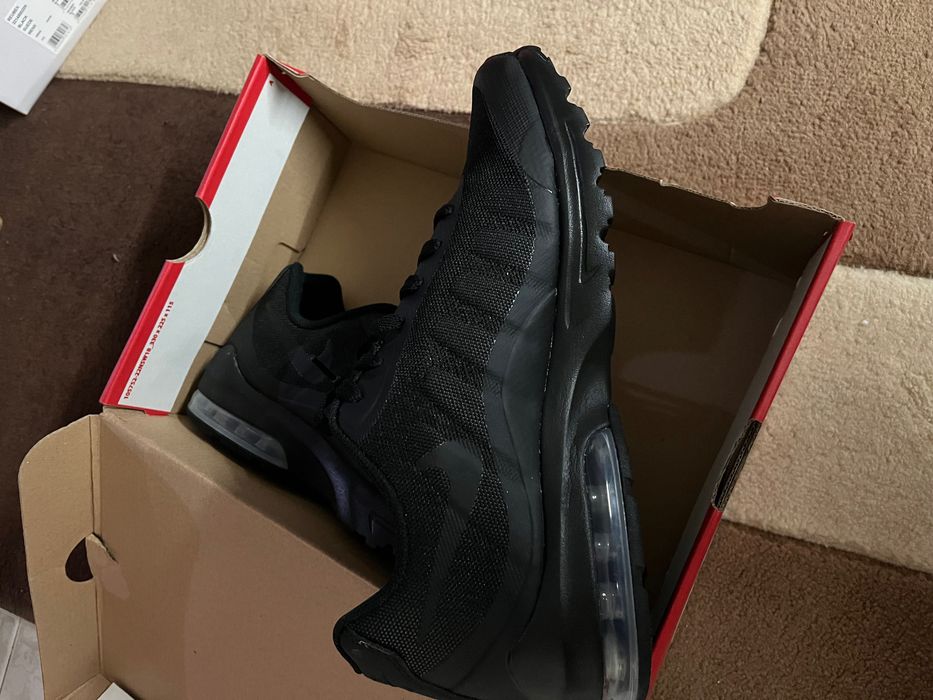 Nike air max invigor black