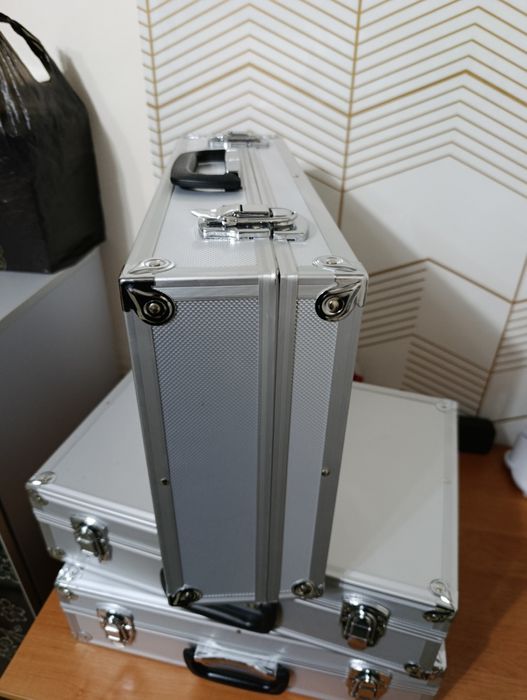 Алюминиевый кейс дипломат