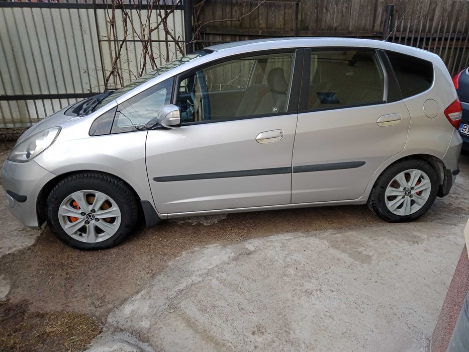 Honda Jazz 2011, 1.4L benzina aspirat, cutie AUTOMATA CVT, 92000Km