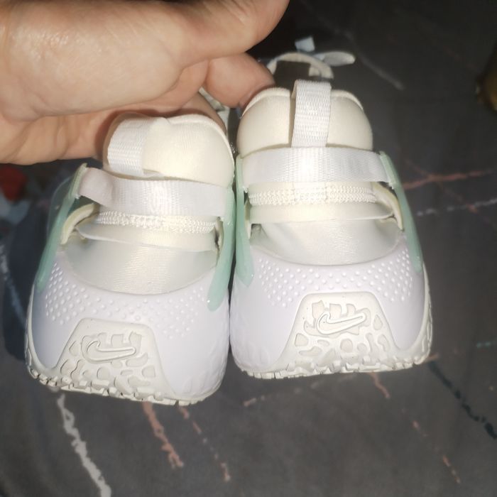 Vand adidasi Nike 42