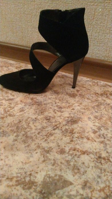 Продам замшевую обувь