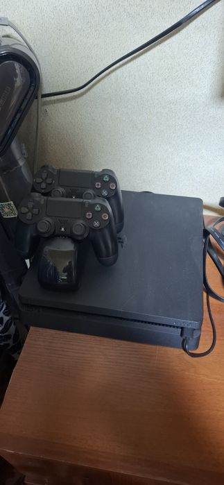 Продаю Sony playstation 4