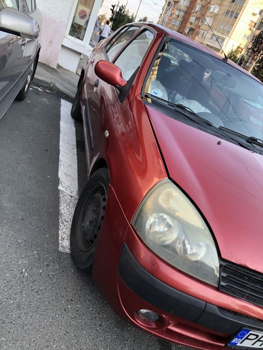 RENAULT Clio 2004