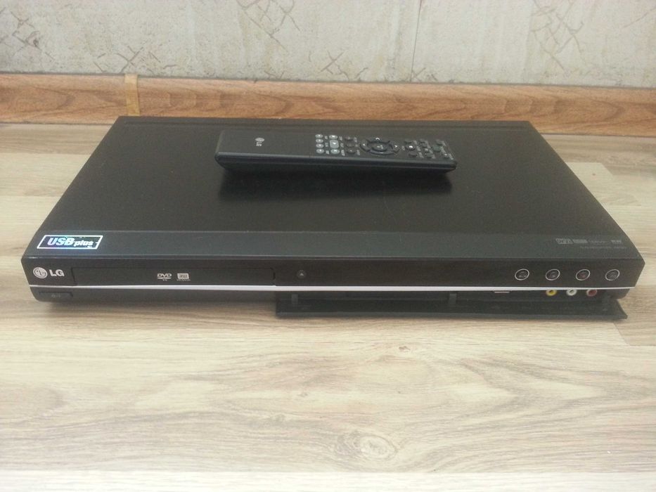 записывающий DVD-RW  LG в отличном рабочем состоянии.