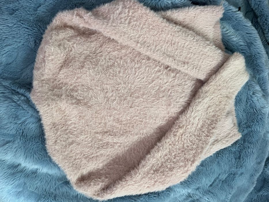 Розов пухкав пуловер